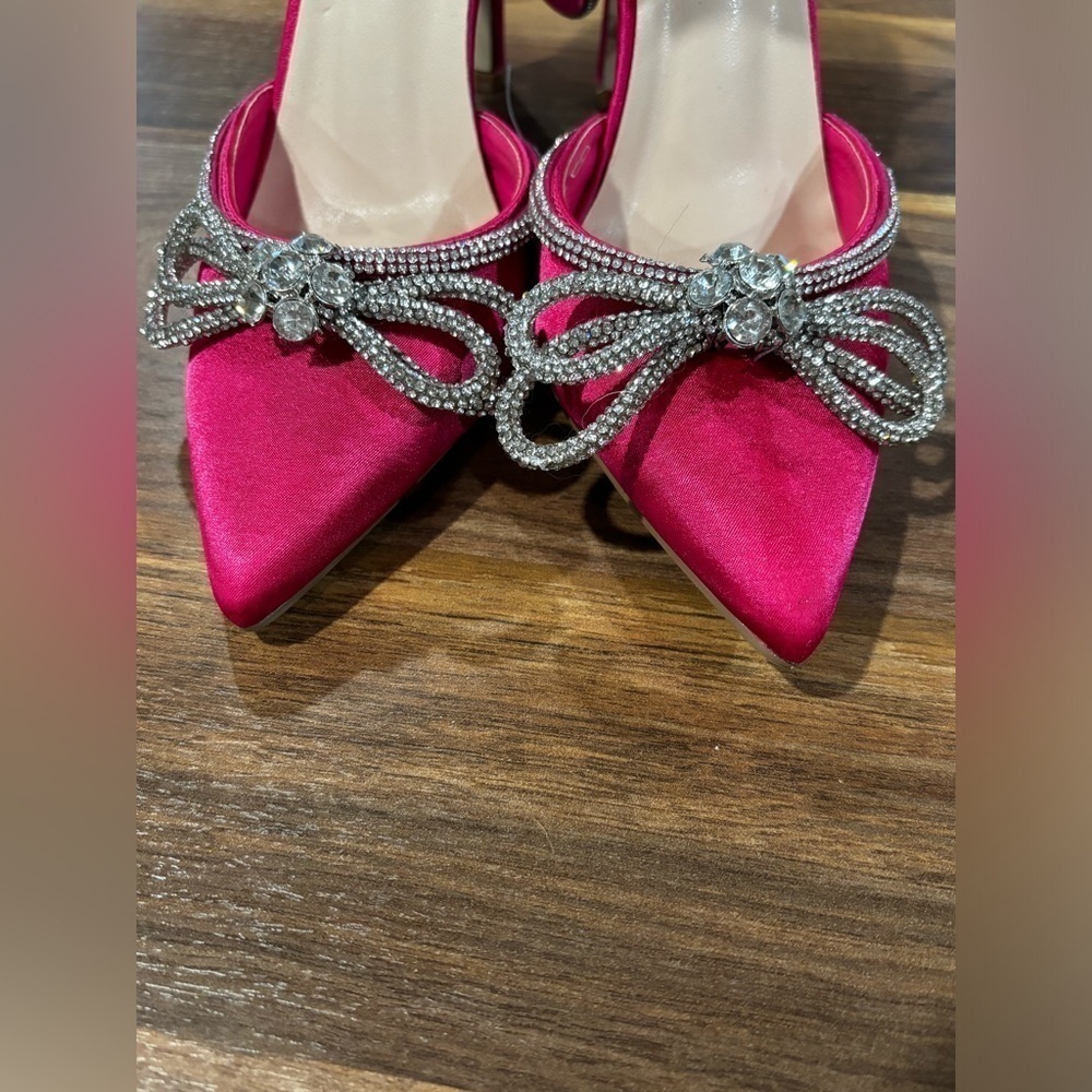 NWOT-Verali- HARLEY DIAMANTE HIGH HEELS - Fuchsia pink
